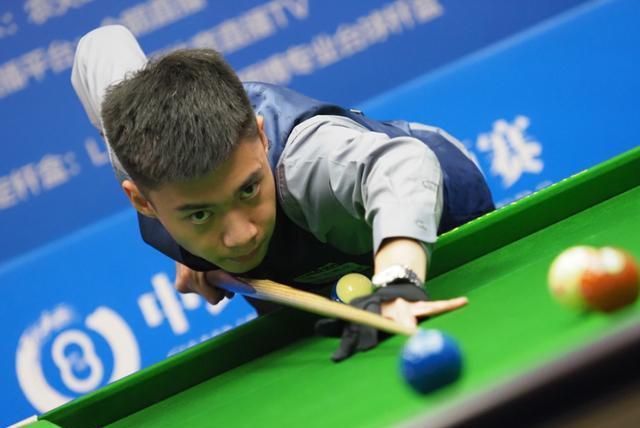 绿色战袍下 绿色战袍下